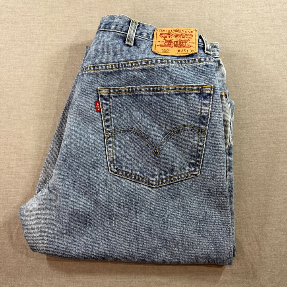 Levi's 550 Relaxed Fit Jeans Mens 38x32 Blue Excellent Light Wash Tapered Leg